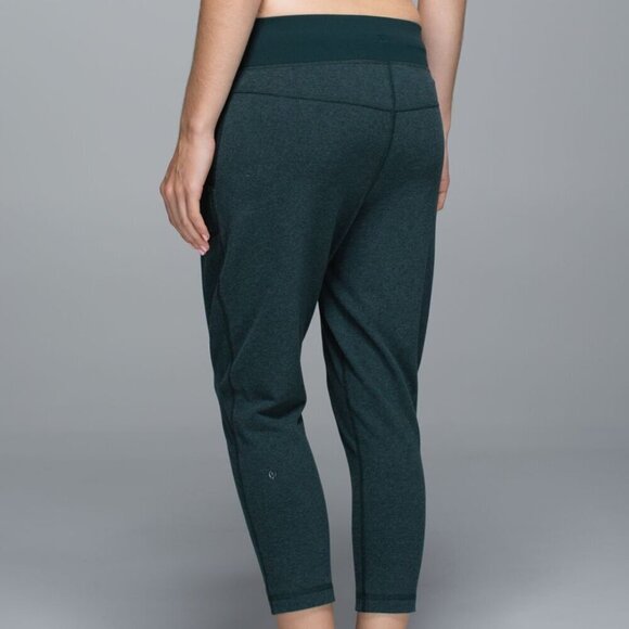 Lululemon Free Fall Crop Jogger Sweatpants Size 4 - Picture 2 of 7